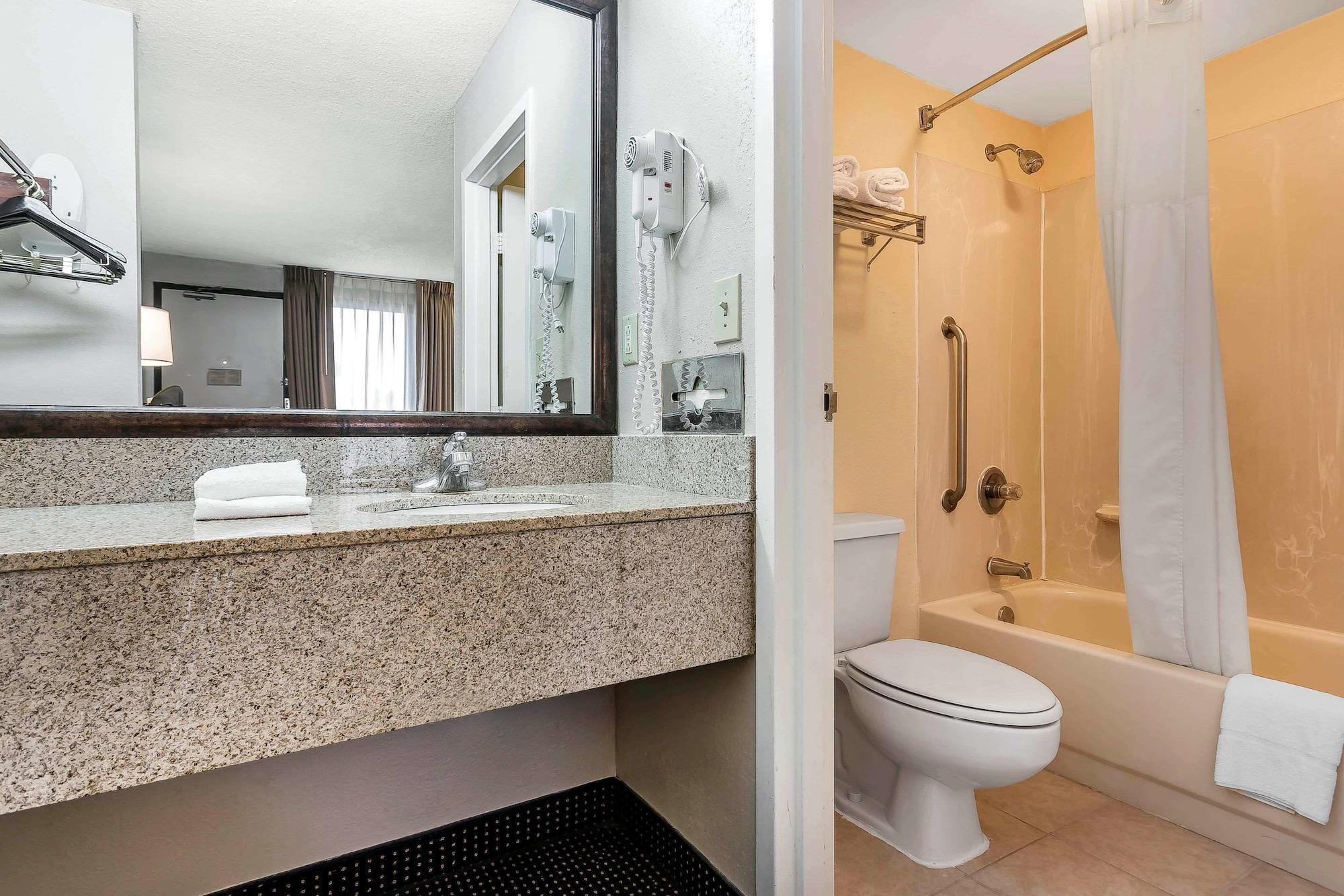 נורת' צ'רלסטון Econo Lodge North מראה חיצוני תמונה