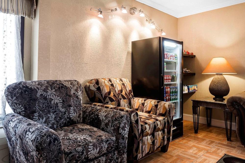 נורת' צ'רלסטון Econo Lodge North מראה חיצוני תמונה